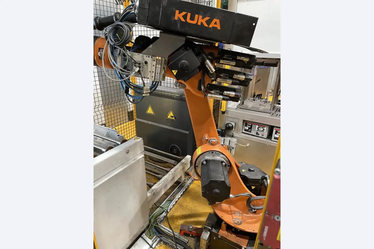 Goed onderhouden bewerkingscentra en robots bij een toeleverancier voor de auto-industrie-1